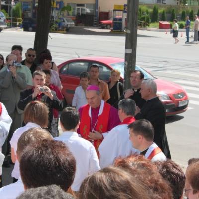 5 iunie: Iaşi "Sfânta Tereza a Pruncului Isus": Administrarea Mirului