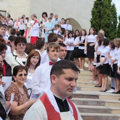 5 iunie: Iaşi "Sfânta Tereza a Pruncului Isus": Administrarea Mirului