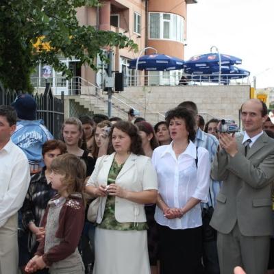5 iunie: Iaşi "Sfânta Tereza a Pruncului Isus": Administrarea Mirului