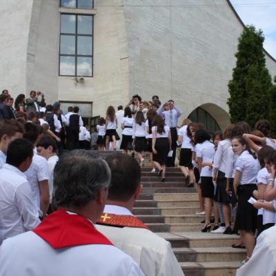 5 iunie: Iaşi "Sfânta Tereza a Pruncului Isus": Administrarea Mirului