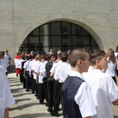 5 iunie: Iaşi "Sfânta Tereza a Pruncului Isus": Administrarea Mirului