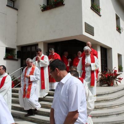 5 iunie: Iaşi "Sfânta Tereza a Pruncului Isus": Administrarea Mirului