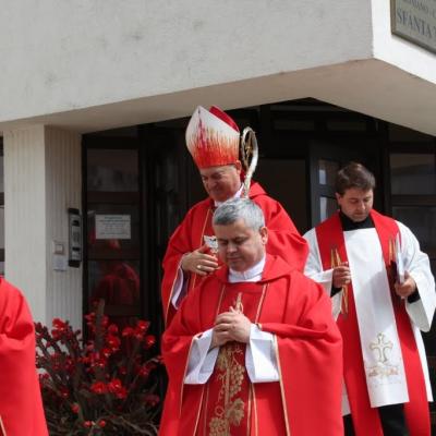 5 iunie: Iaşi "Sfânta Tereza a Pruncului Isus": Administrarea Mirului