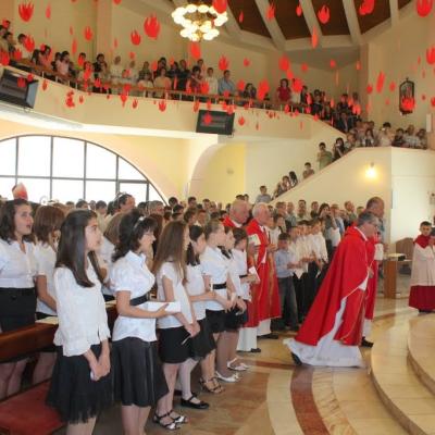 5 iunie: Iaşi "Sfânta Tereza a Pruncului Isus": Administrarea Mirului