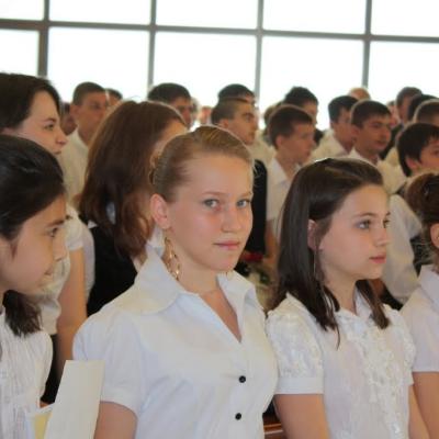 5 iunie: Iaşi "Sfânta Tereza a Pruncului Isus": Administrarea Mirului