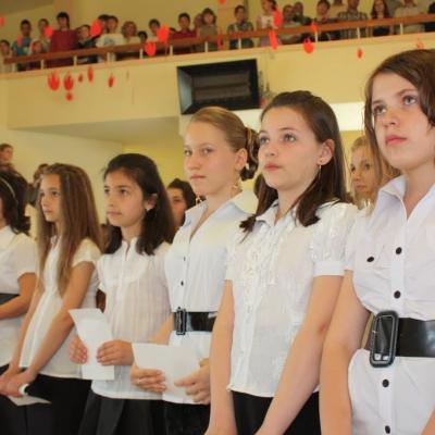 5 iunie: Iaşi "Sfânta Tereza a Pruncului Isus": Administrarea Mirului