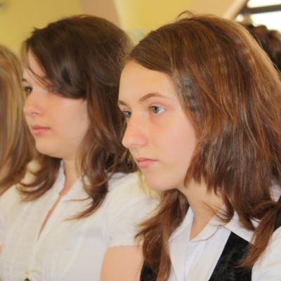 5 iunie: Iaşi "Sfânta Tereza a Pruncului Isus": Administrarea Mirului