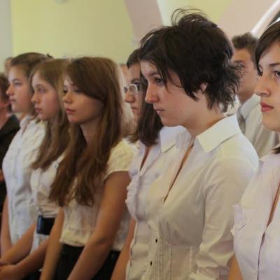 5 iunie: Iaşi "Sfânta Tereza a Pruncului Isus": Administrarea Mirului