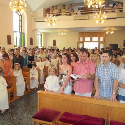 Imagini din timpul celebrării Liturghiei şi a tainei sfântului Mir