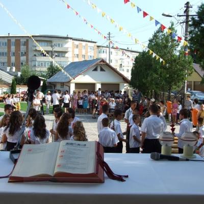 24 iulie: Huşi "Sf. Anton": Administrarea Mirului