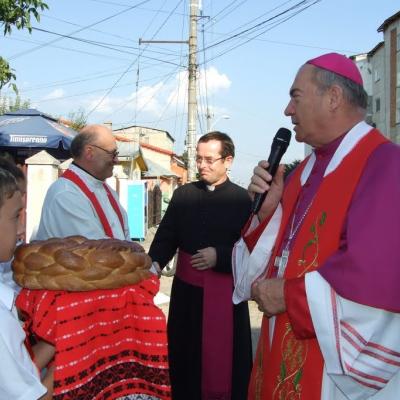 24 iulie: Huşi "Sf. Anton": Administrarea Mirului