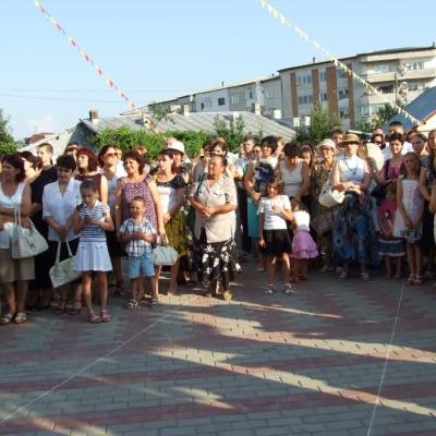 24 iulie: Huşi "Sf. Anton": Administrarea Mirului
