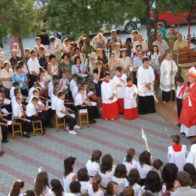24 iulie: Huşi "Sf. Anton": Administrarea Mirului