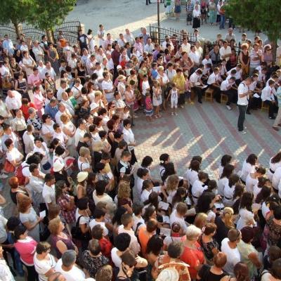 24 iulie: Huşi "Sf. Anton": Administrarea Mirului