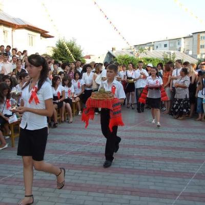 24 iulie: Huşi "Sf. Anton": Administrarea Mirului