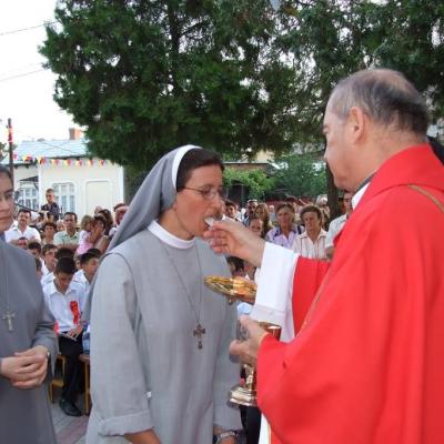 24 iulie: Huşi "Sf. Anton": Administrarea Mirului