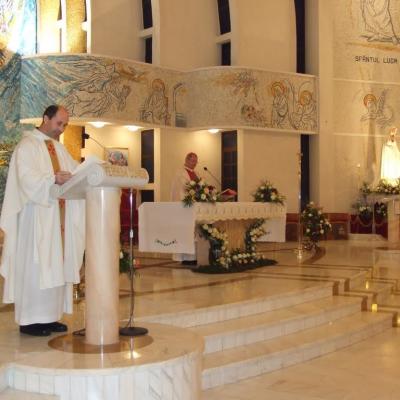 8 decembrie: Iaşi: PS Aurel Percă a celebrat o Liturghie de mulţumire
