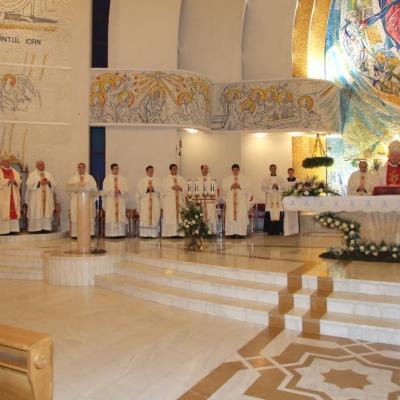 8 decembrie: Iaşi: PS Aurel Percă a celebrat o Liturghie de mulţumire