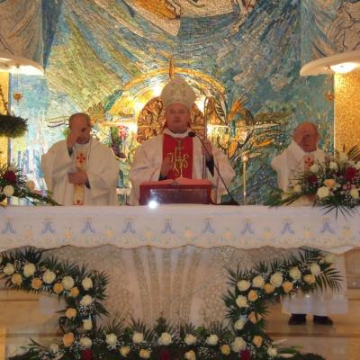 8 decembrie: Iaşi: PS Aurel Percă a celebrat o Liturghie de mulţumire