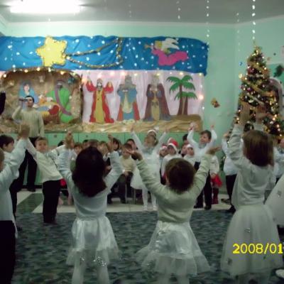 20 decembrie: Săbăoani: De la copii pentru copii
