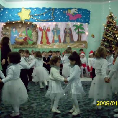 20 decembrie: Săbăoani: De la copii pentru copii