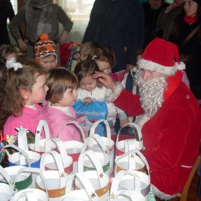 20 decembrie: Săbăoani: De la copii pentru copii