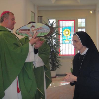 23 ianuarie: Iaşi: Liturghie de mulţumire pentru cei 15 ani ai prezenţei sorei Serena Ciserani în România