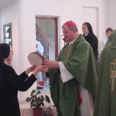 23 ianuarie: Iaşi: Liturghie de mulţumire pentru cei 15 ani ai prezenţei sorei Serena Ciserani în România
