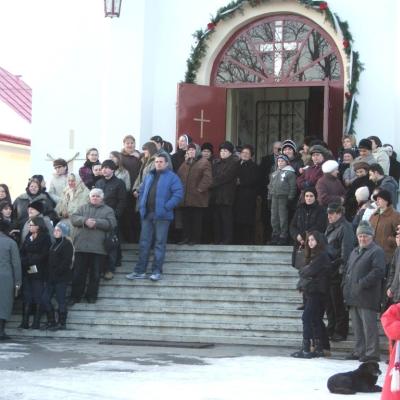 3 februarie: Siret: Vizita icoanei preasfintei Fecioare Maria de la Cacica. Ziua I