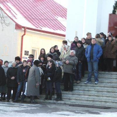 3 februarie: Siret: Vizita icoanei preasfintei Fecioare Maria de la Cacica. Ziua I