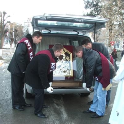 3 februarie: Siret: Vizita icoanei preasfintei Fecioare Maria de la Cacica. Ziua I
