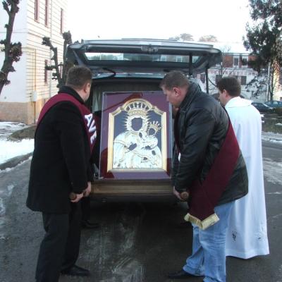 3 februarie: Siret: Vizita icoanei preasfintei Fecioare Maria de la Cacica. Ziua I
