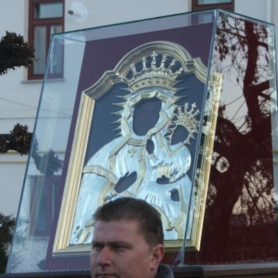 3 februarie: Siret: Vizita icoanei preasfintei Fecioare Maria de la Cacica. Ziua I