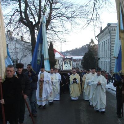 3 februarie: Siret: Vizita icoanei preasfintei Fecioare Maria de la Cacica. Ziua I