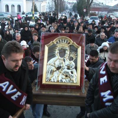 3 februarie: Siret: Vizita icoanei preasfintei Fecioare Maria de la Cacica. Ziua I