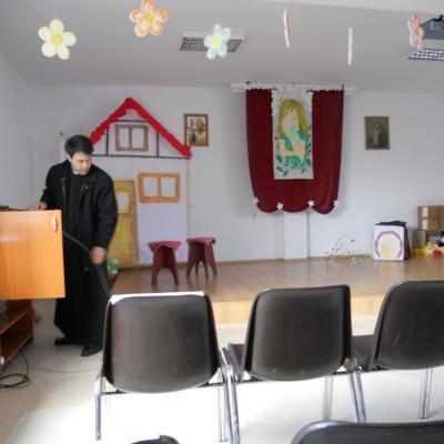 6 martie: Huşi ("Sf. Anton"): Mama, fiinţa cea mai iubită de copii