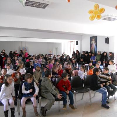 6 martie: Huşi ("Sf. Anton"): Mama, fiinţa cea mai iubită de copii