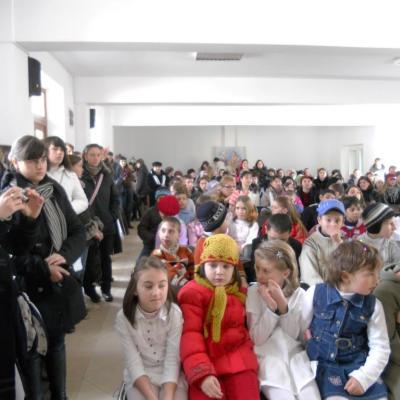 6 martie: Huşi ("Sf. Anton"): Mama, fiinţa cea mai iubită de copii