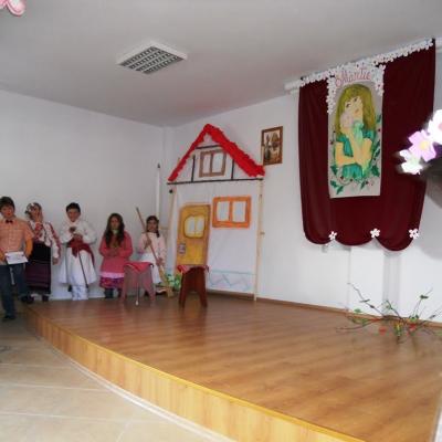 6 martie: Huşi ("Sf. Anton"): Mama, fiinţa cea mai iubită de copii