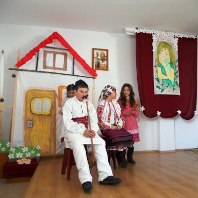 6 martie: Huşi ("Sf. Anton"): Mama, fiinţa cea mai iubită de copii