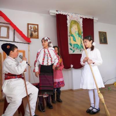 6 martie: Huşi ("Sf. Anton"): Mama, fiinţa cea mai iubită de copii