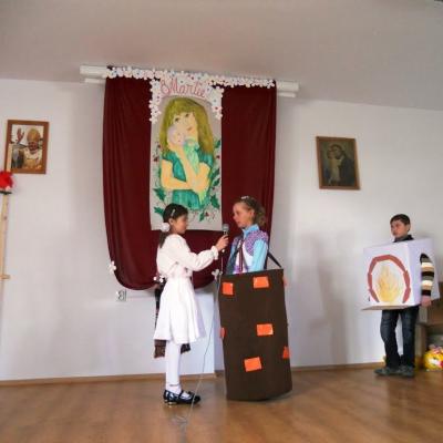 6 martie: Huşi ("Sf. Anton"): Mama, fiinţa cea mai iubită de copii