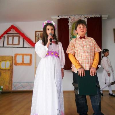 6 martie: Huşi ("Sf. Anton"): Mama, fiinţa cea mai iubită de copii