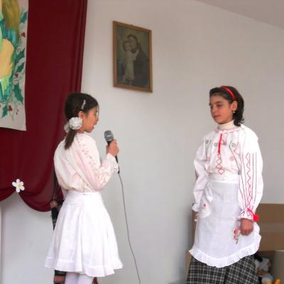 6 martie: Huşi ("Sf. Anton"): Mama, fiinţa cea mai iubită de copii