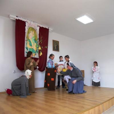 6 martie: Huşi ("Sf. Anton"): Mama, fiinţa cea mai iubită de copii