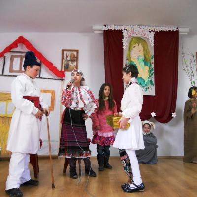 6 martie: Huşi ("Sf. Anton"): Mama, fiinţa cea mai iubită de copii