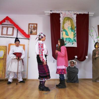 6 martie: Huşi ("Sf. Anton"): Mama, fiinţa cea mai iubită de copii