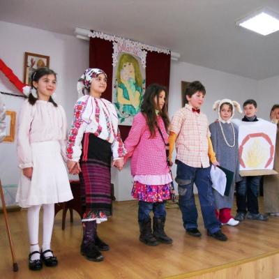 6 martie: Huşi ("Sf. Anton"): Mama, fiinţa cea mai iubită de copii