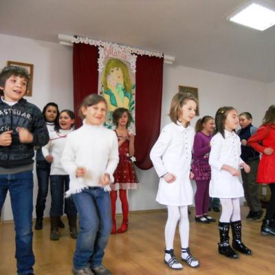 6 martie: Huşi ("Sf. Anton"): Mama, fiinţa cea mai iubită de copii