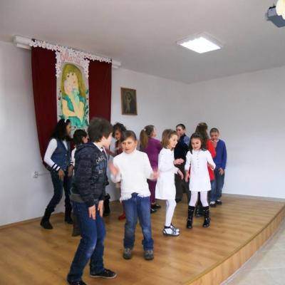 6 martie: Huşi ("Sf. Anton"): Mama, fiinţa cea mai iubită de copii